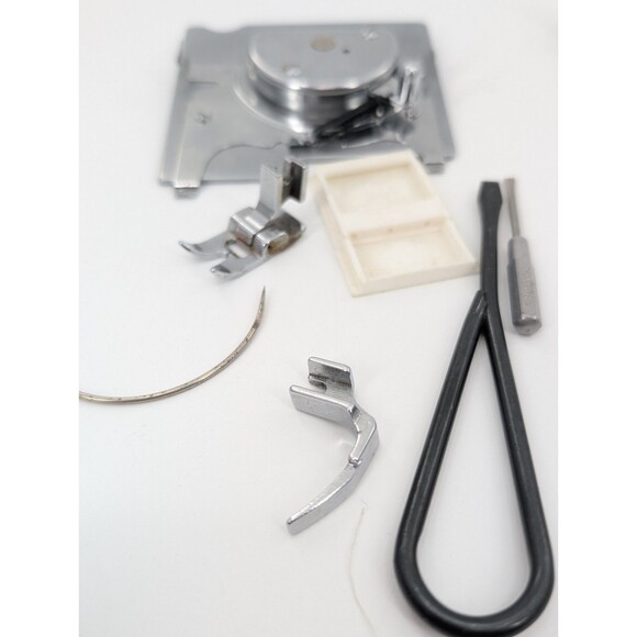 Sears Roebuck & Co. Model 1410 Zig Zag Sewing Machine Instructions and Parts - Picture 7 of 11